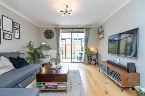 234 North Road, London, SW19 1TR
