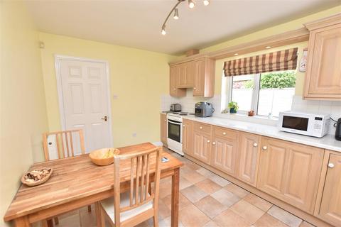 5 Geipel Close, Waltham, Grimsby, DN37 0NY
