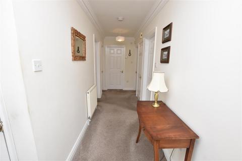 5 Geipel Close, Waltham, Grimsby, DN37 0NY