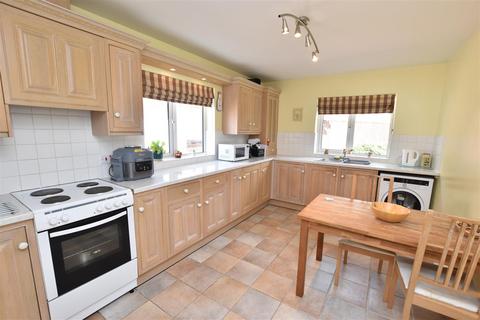 5 Geipel Close, Waltham, Grimsby, DN37 0NY