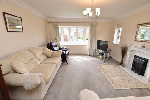 5 Geipel Close, Waltham, Grimsby, DN37 0NY