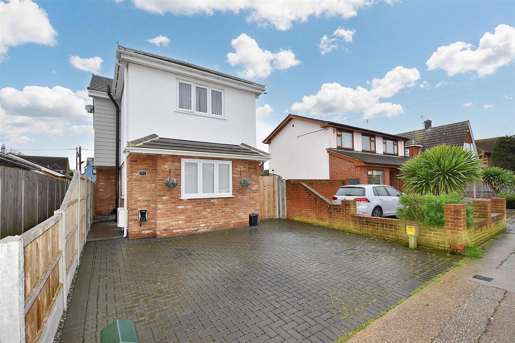 Waarem Avenue, Canvey Island SS8 3 bed detached house for sale £385,000