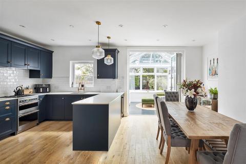 19 Cannon Close, London, SW20 9HA