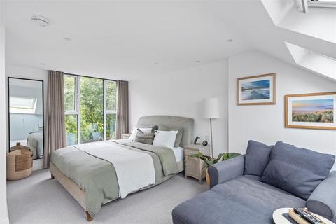 19 Cannon Close, London, SW20 9HA