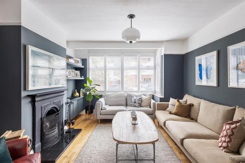 19 Cannon Close, London, SW20 9HA