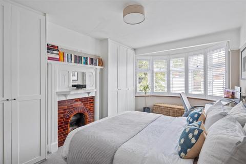 19 Cannon Close, London, SW20 9HA