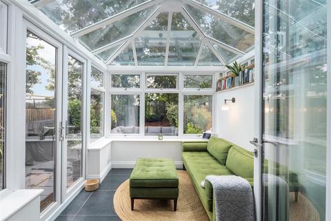 19 Cannon Close, London, SW20 9HA