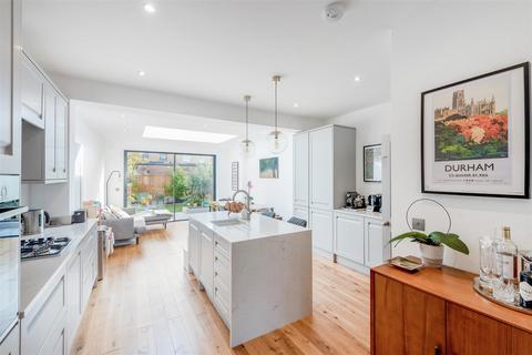 34 Clifton Park Avenue, London, SW20 8BD