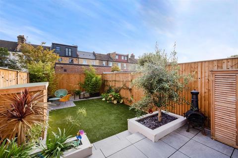 34 Clifton Park Avenue, London, SW20 8BD