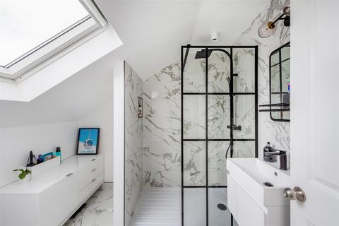 34 Clifton Park Avenue, London, SW20 8BD
