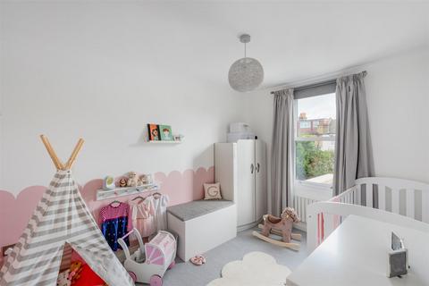 34 Clifton Park Avenue, London, SW20 8BD