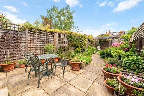 132 Gladstone Road, London, SW19 1QW