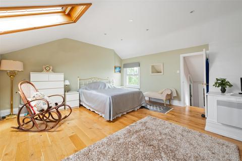 132 Gladstone Road, London, SW19 1QW