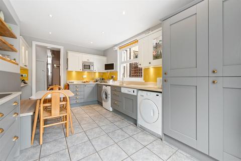 132 Gladstone Road, London, SW19 1QW