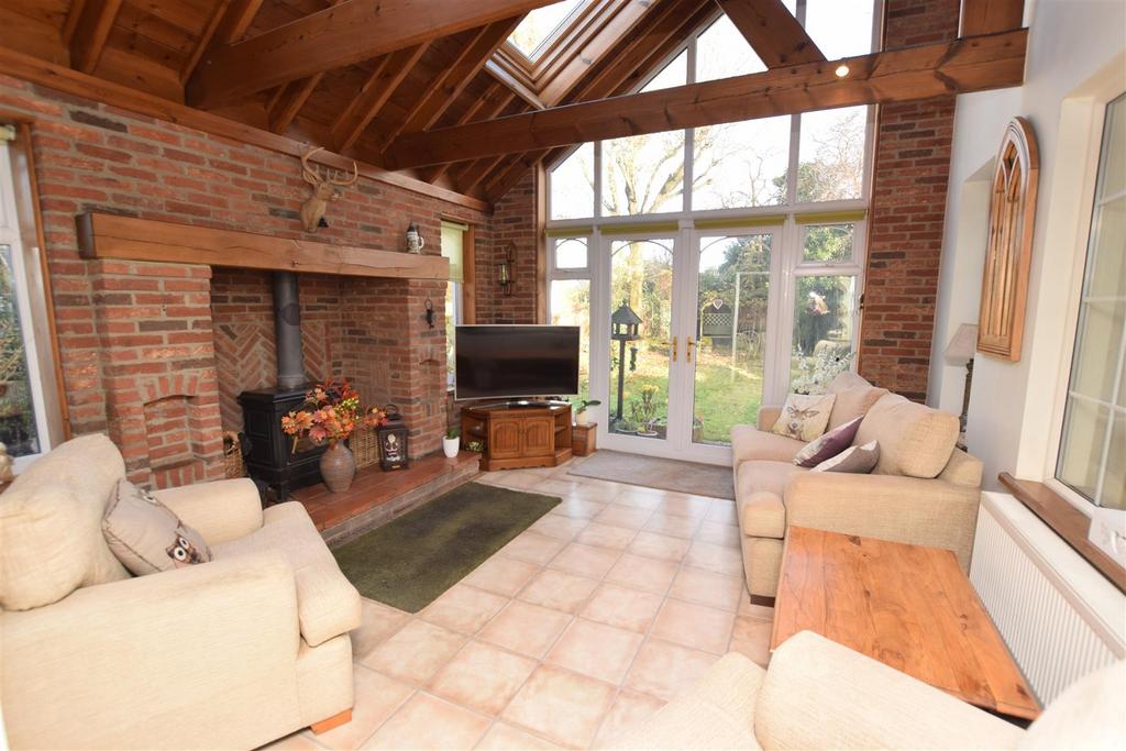 Barry Avenue, Grimsby DN34 2 bed detached bungalow for sale £225,000