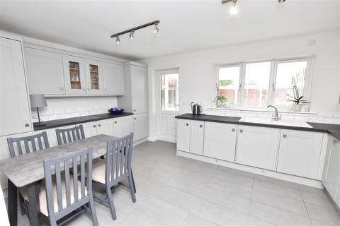 3 bedroom semi-detached house for sale, Boundary Farm Court, Scartho DN33