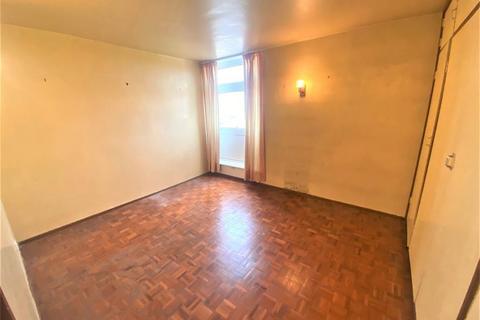 2 bedroom flat for sale, Denham Lodge, Oxford Avenue, Uxbridge, Middlesex, UB9 4AB