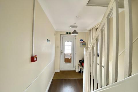 49 Halsway, Hayes, UB3 3JT