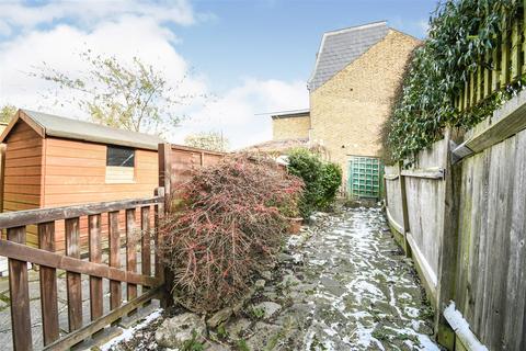 82 Trinity Road, London, SW19 8QZ