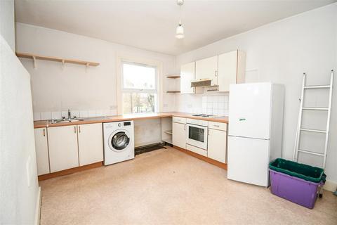 82 Trinity Road, London, SW19 8QZ