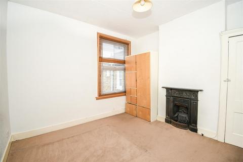 82 Trinity Road, London, SW19 8QZ