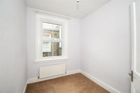 82 Trinity Road, London, SW19 8QZ