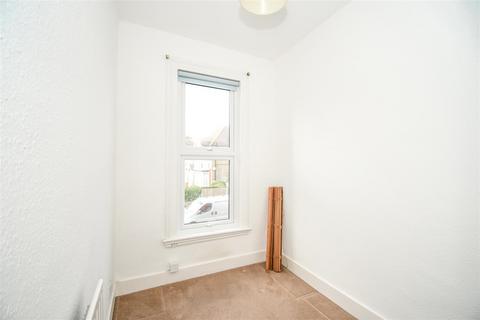 82 Trinity Road, London, SW19 8QZ