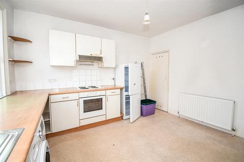 82 Trinity Road, London, SW19 8QZ