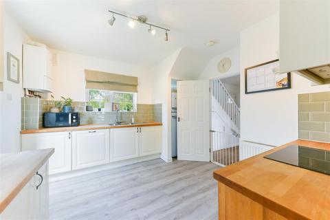 3 Blenheim Close, London, SW20 9BD