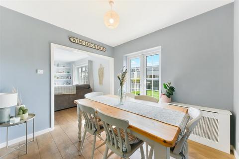 3 Blenheim Close, London, SW20 9BD