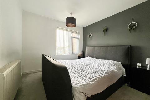2 bedroom flat for sale, Kenswick Drive, Halesowen
