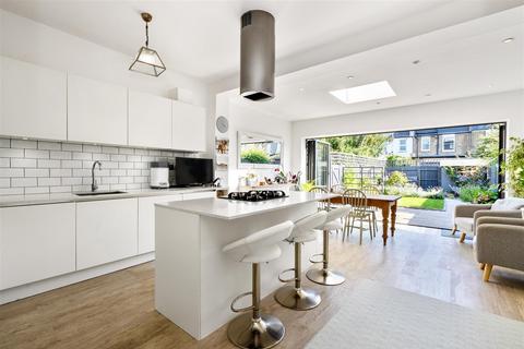 18 Kingsley Road, London, SW19 8HF