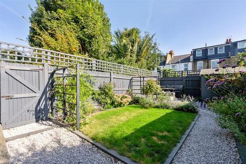 18 Kingsley Road, London, SW19 8HF