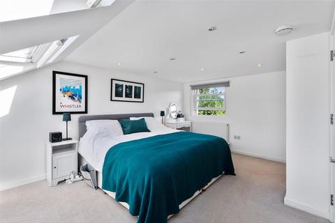 18 Kingsley Road, London, SW19 8HF