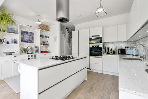 18 Kingsley Road, London, SW19 8HF