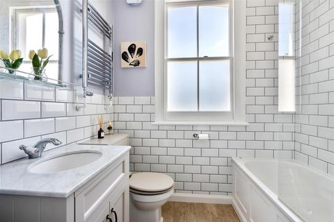 18 Kingsley Road, London, SW19 8HF