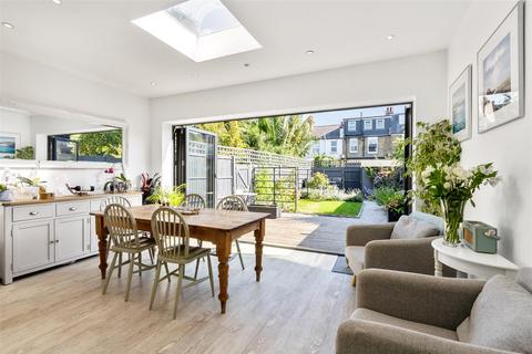 18 Kingsley Road, London, SW19 8HF