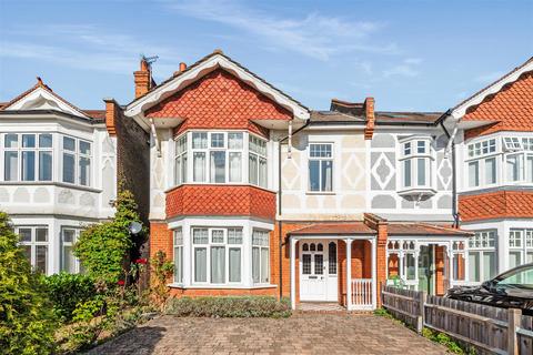 98 Queens Road, London, SW19 8LS