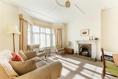 98 Queens Road, London, SW19 8LS