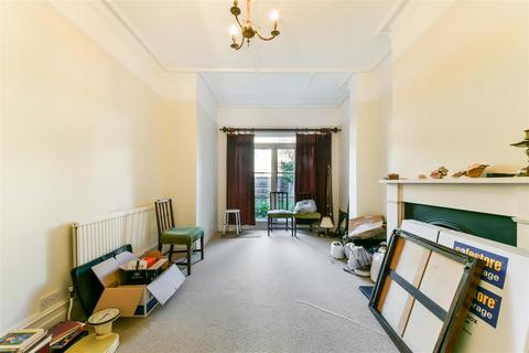 98 Queens Road, London, SW19 8LS