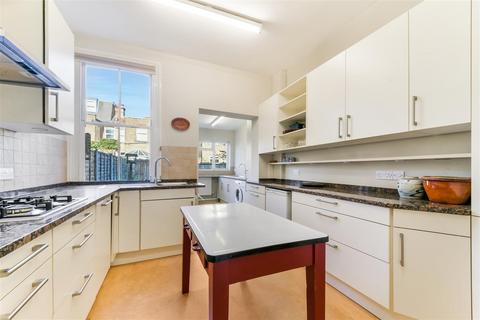98 Queens Road, London, SW19 8LS