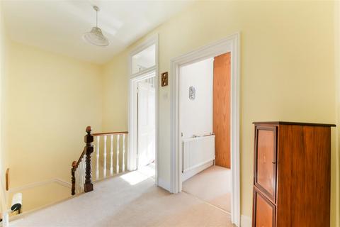 98 Queens Road, London, SW19 8LS