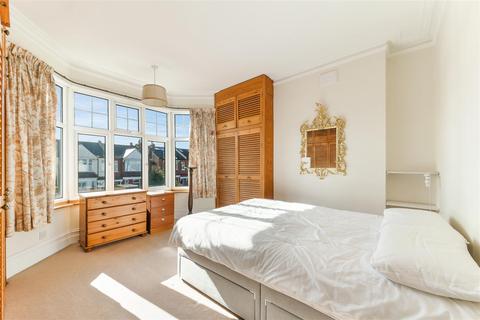 98 Queens Road, London, SW19 8LS