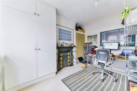 11 Clifton Park Avenue, London, SW20 8BB