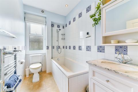 11 Clifton Park Avenue, London, SW20 8BB