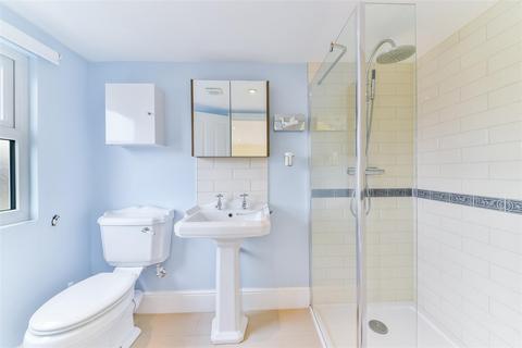 11 Clifton Park Avenue, London, SW20 8BB