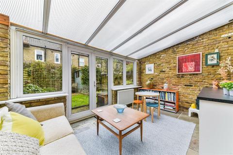 11 Clifton Park Avenue, London, SW20 8BB