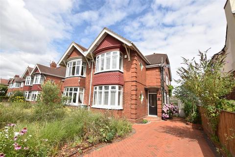 4 bedroom semi-detached house for sale, Weelsby Road, Grimsby DN32