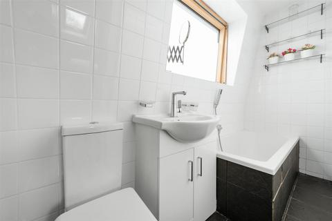 Flat 2, 55 Hamilton Road, London, SW19 1JG