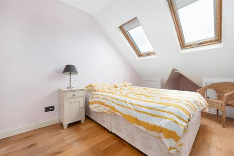 Flat 2, 55 Hamilton Road, London, SW19 1JG